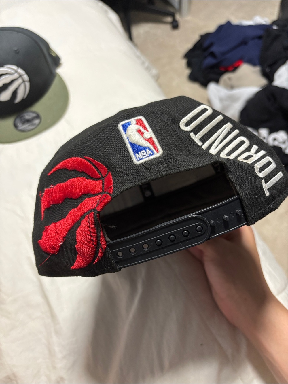 Toronto Raptors Black Red Embroidered Snapback Hat - Picture 3 of 5